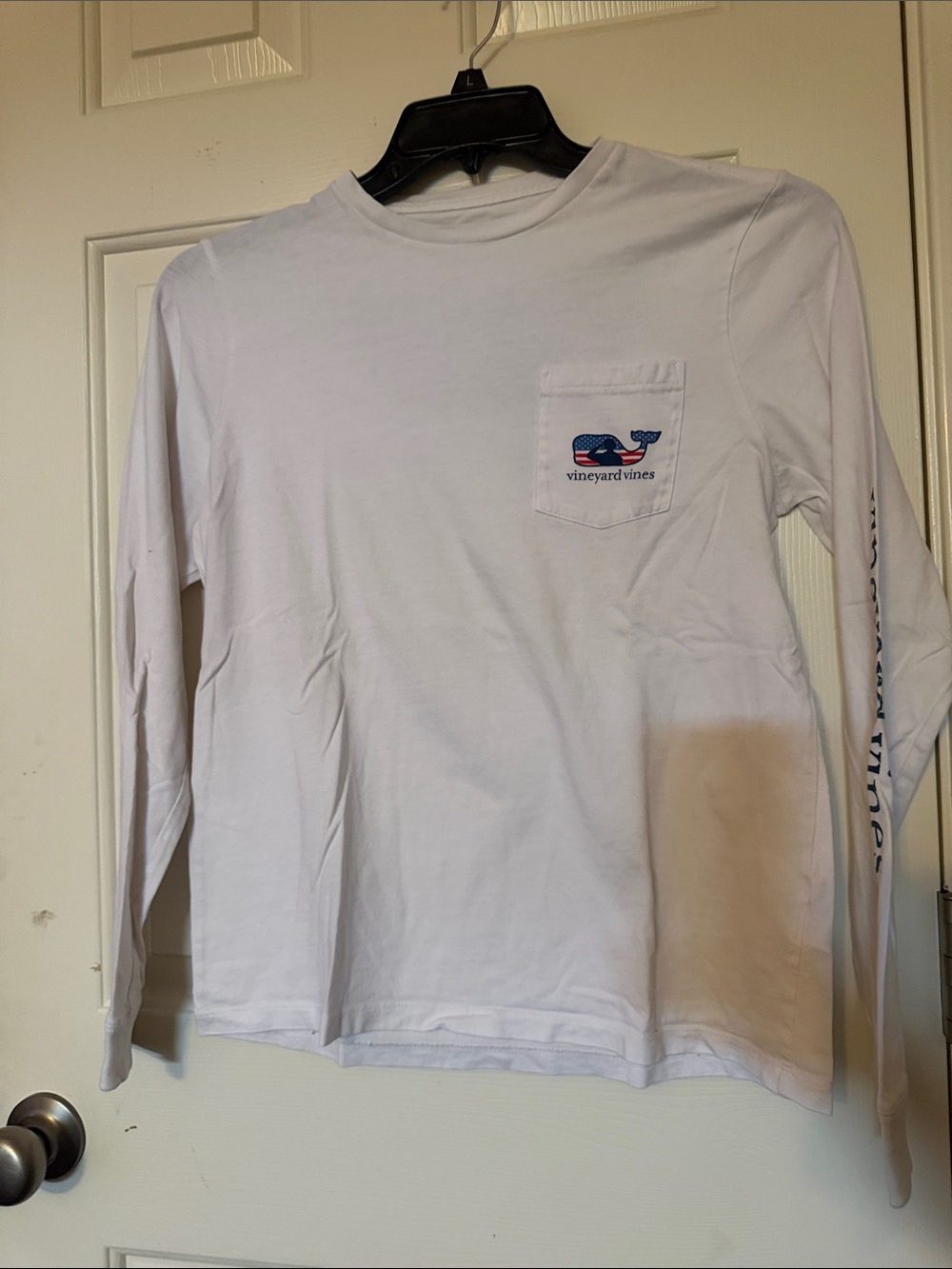 Vineyard Vines White Long-Sleeve Pocket Tee with Flag Whale